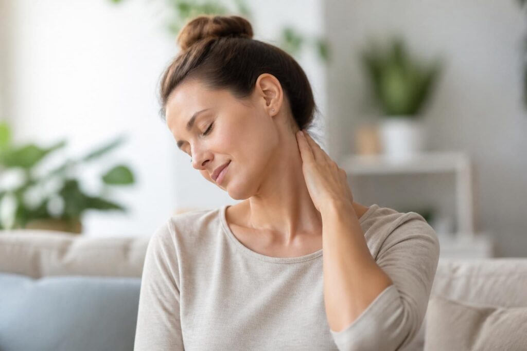 découvrez les gestes efficaces pour soulager rapidement un torticolis et apaiser les douleurs de la nuque. conseils pratiques et astuces simples à adopter dès maintenant.